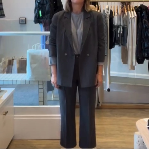 The GREAT pinstripe suit. - Picture 4 of 9